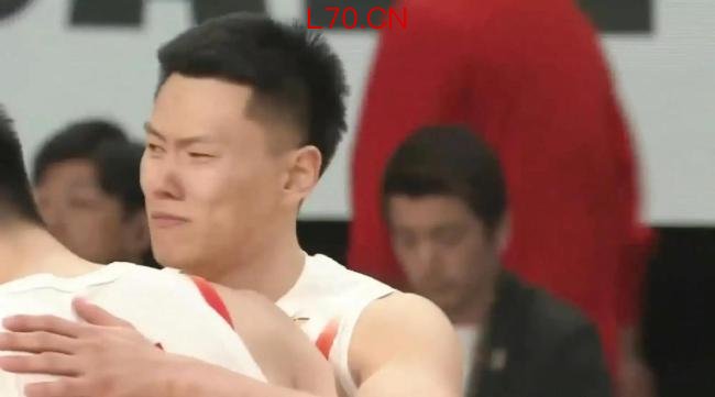 李弘权舍小家为大家接受国家队征召 泪水中的家国情怀
