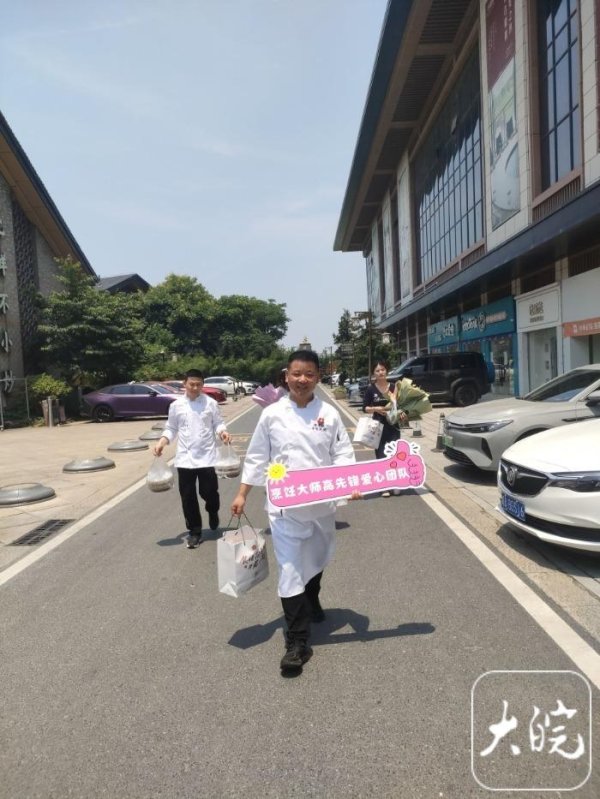 “百岁老人的童年味道”|烹饪大师为合肥4位百岁老人精心制作美食，105岁老人开起玩笑：“把你的厨艺教毫给我”