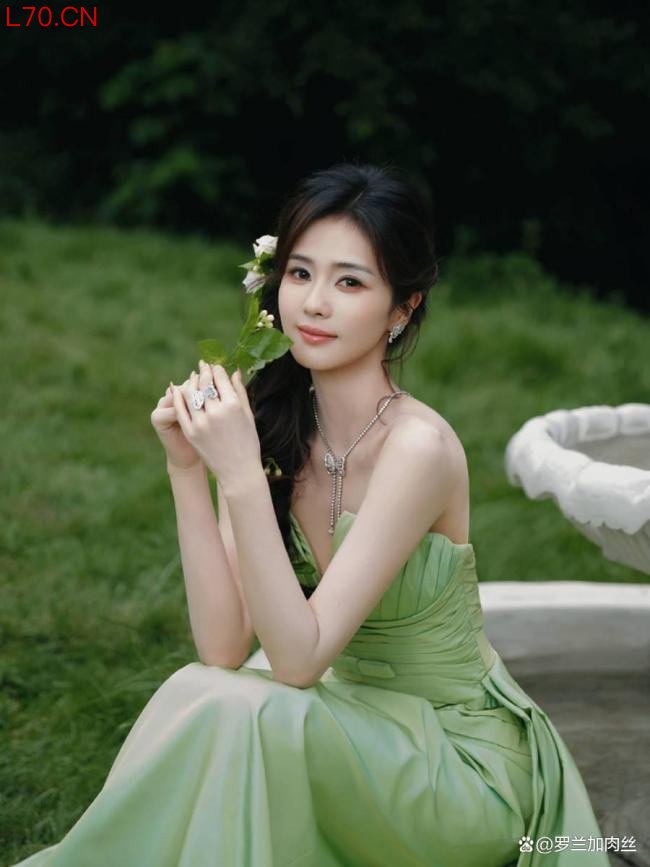 白鹿把唯一的茉莉花给了小婉 清新淡雅风俘获人心