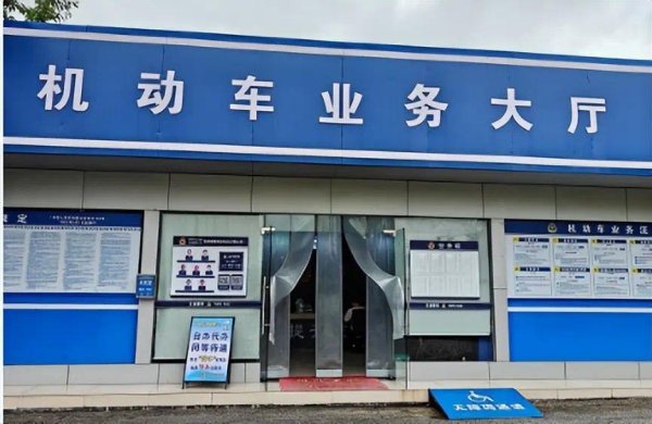 电车渗透率再创新高，淘汰油车？限制最多的大城市车主坚持油车