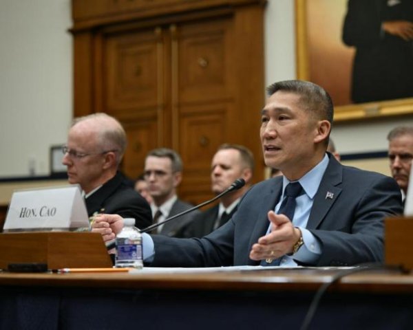 美国暂停价值140亿美元的对台军售计划，为伊朗冲突保存弹药储备